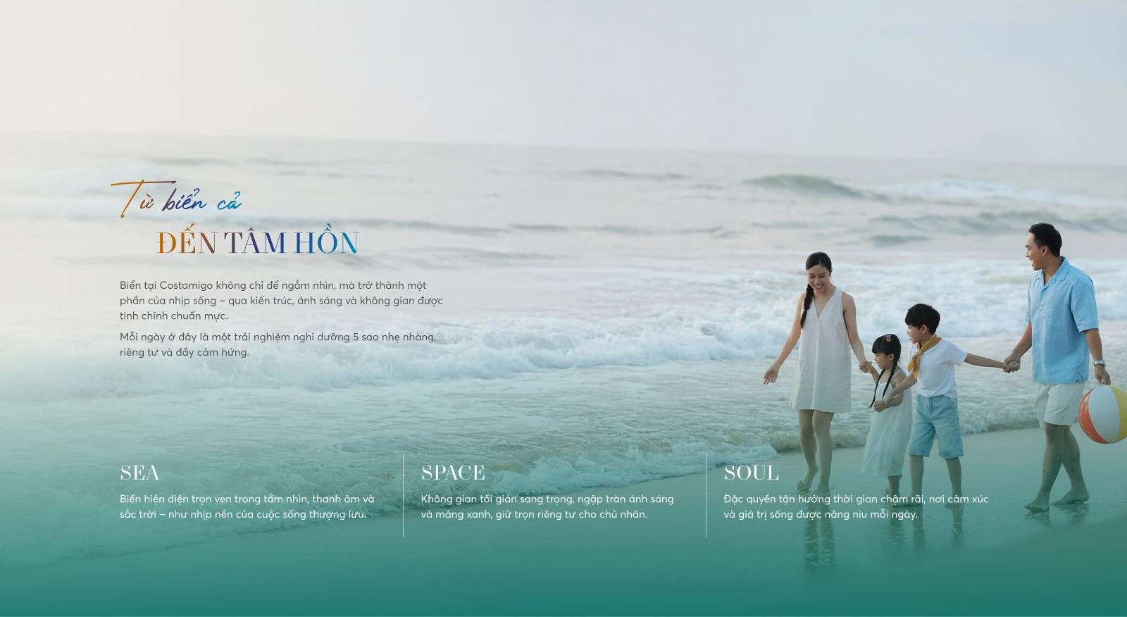 Giao diện hiển thị thông điệp thiết kế Sea - Space - Soul của dự án Costamigo Phan Thiết, sử dụng bố cục bất đối xứng và hình ảnh gia đình trải nghiệm không gian biển.